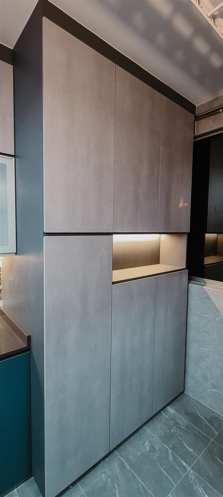 Karim & Feeza - Full view of contemporary kitchen layout